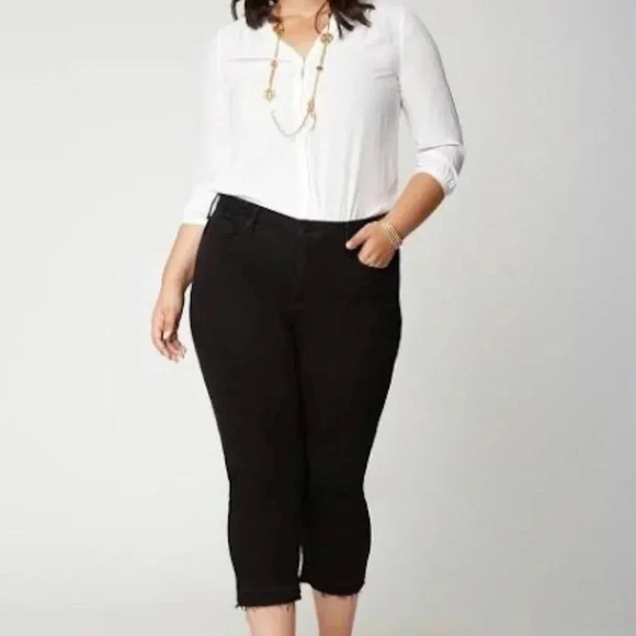 NWT. NYDJ Black Capris frayed hem SZ 20W - Picture 1 of 6